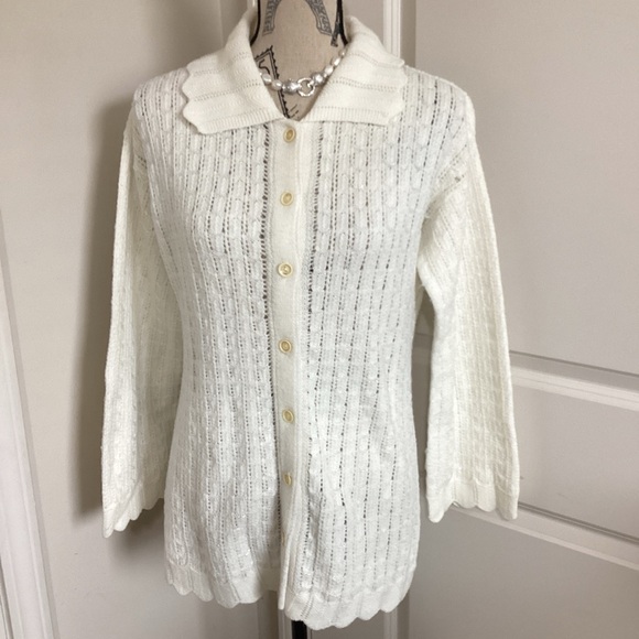 Duet Sweaters - Women’s Cream Knit Collared LS Button Down Sweater Cardigan Zigzag Hem/Edges